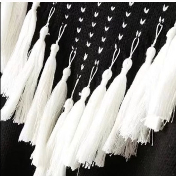 RIA Black White tassel sweater! - Picture 5 of 8